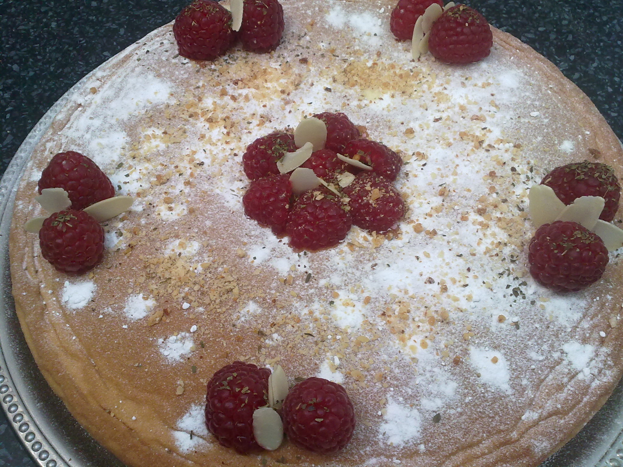 Gâteau de Savoie aux framboises et confiture d'abricot