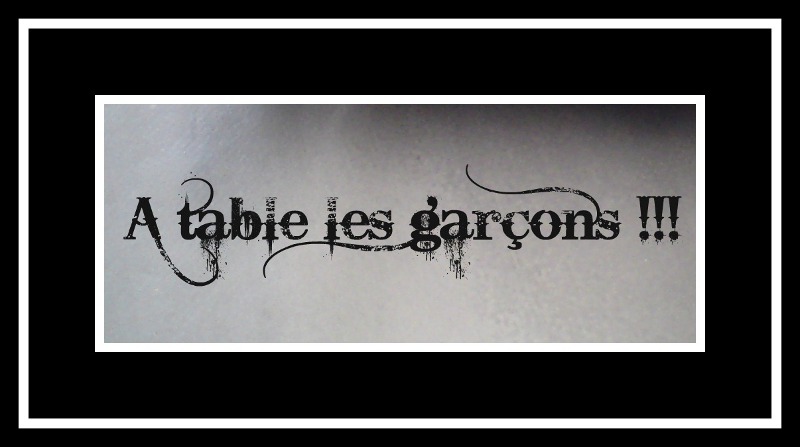 A table les garçons