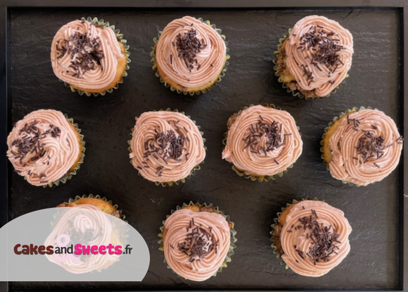 cupcakes avec morceaux de pâte à cookies